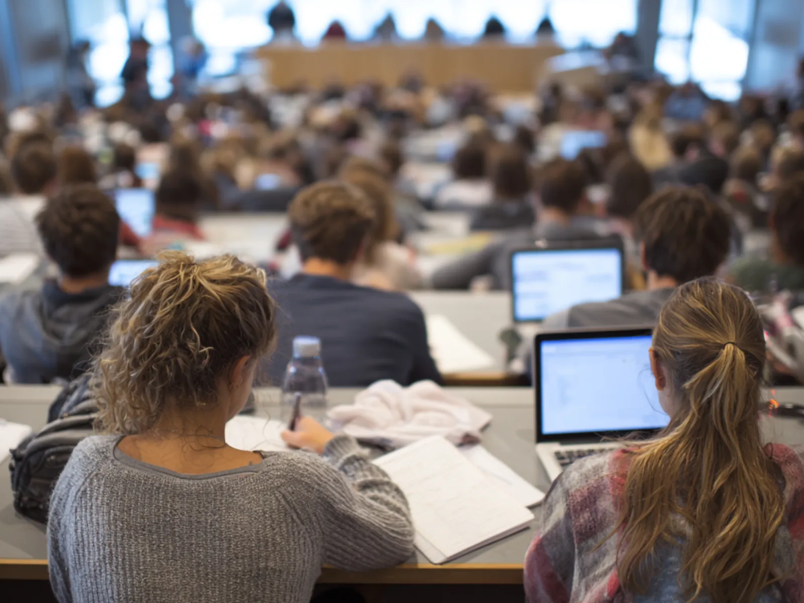 Fin des cours dans l'amphithéâtre