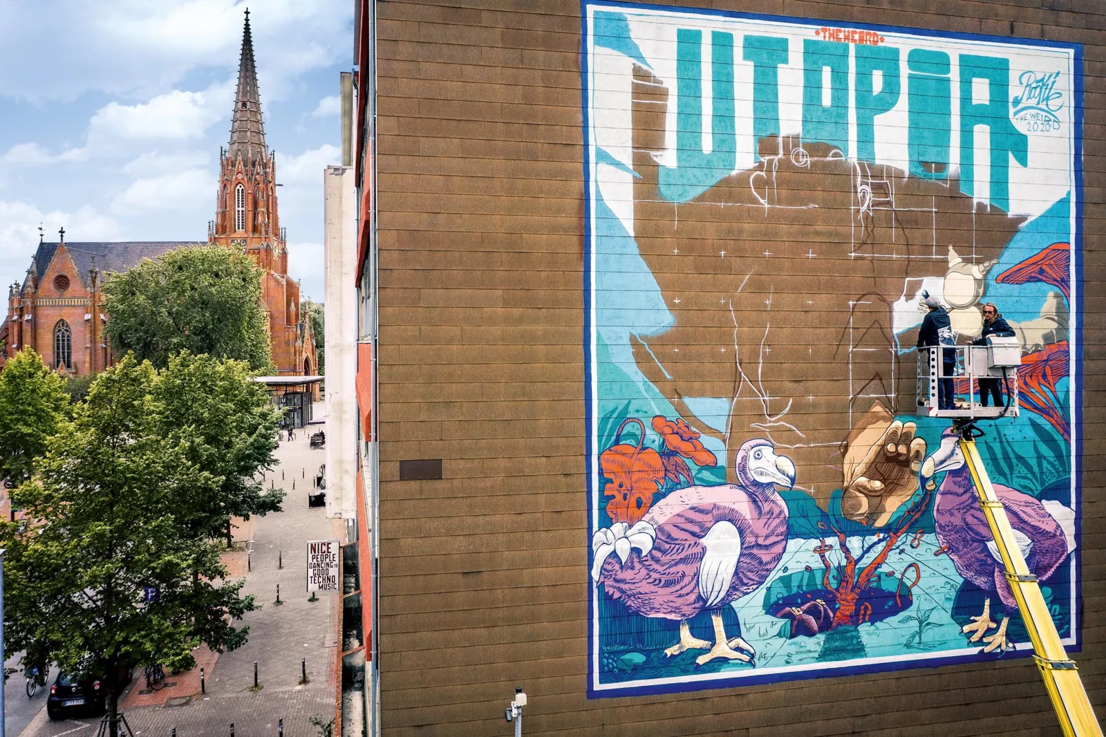 Grande fresque murale dans le quartier Nordstadt à l'occasion du festival Hola Utopia 2020