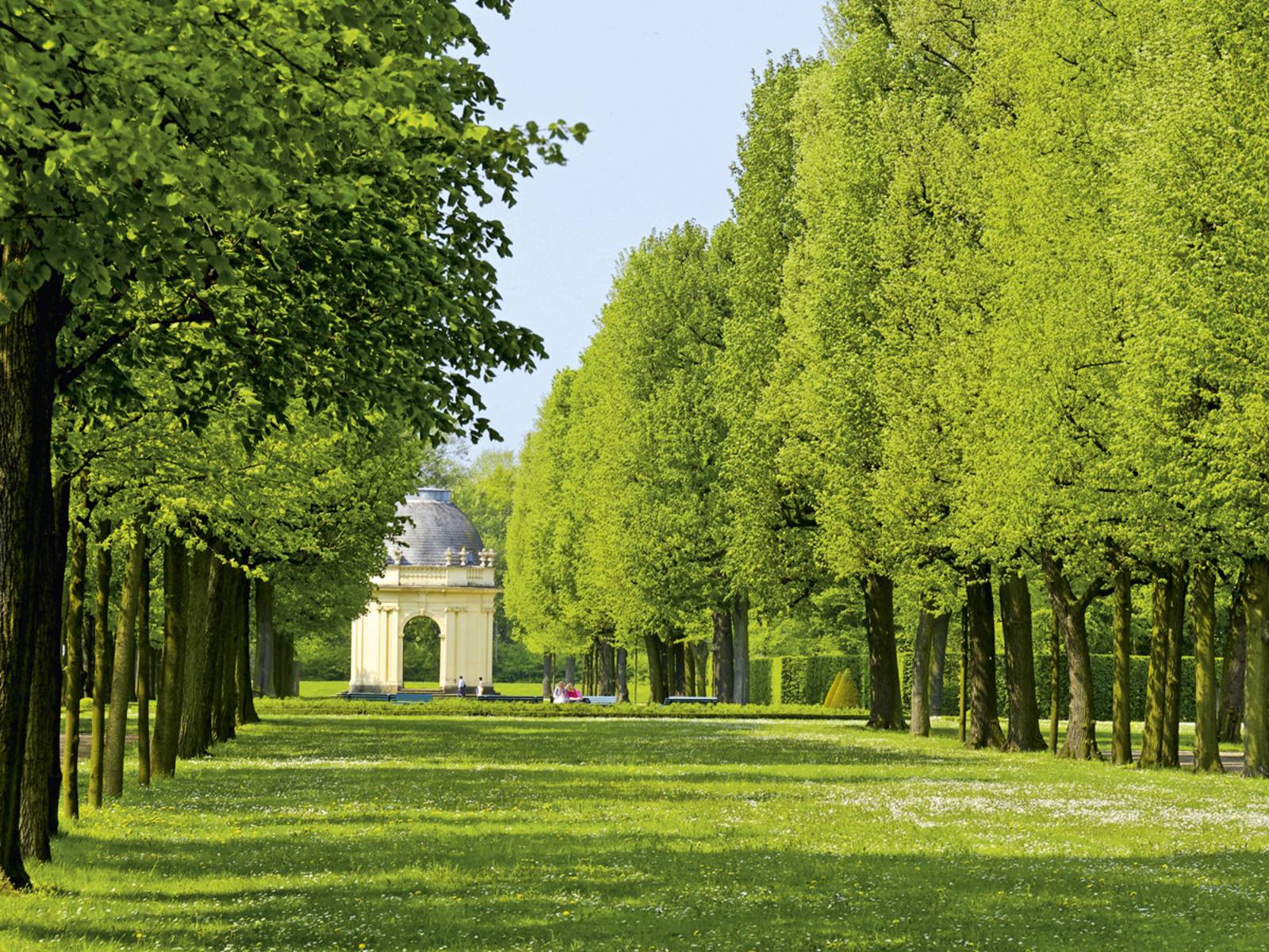 Pavillon Remy de la Fosse im Sommer