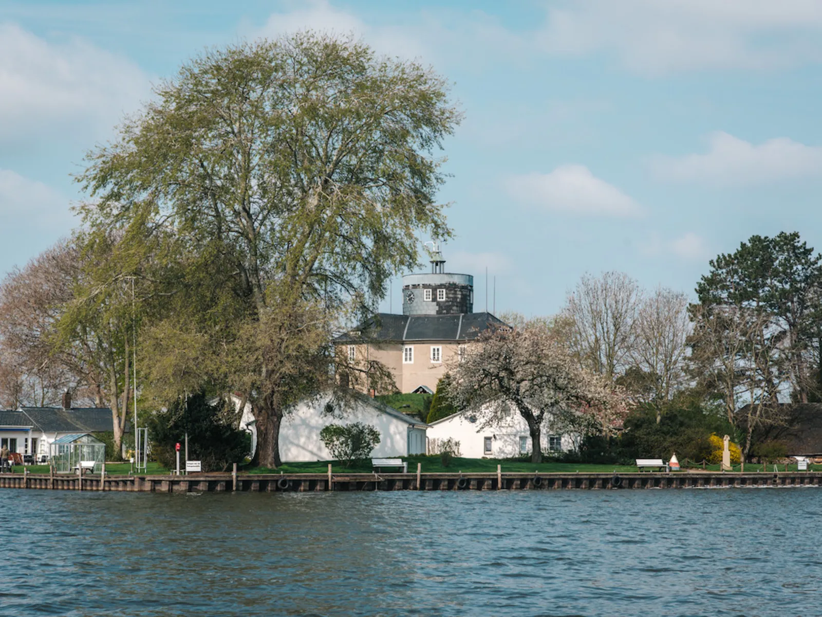 Wilhelmsteineiland: een plek voor cultuur, bruiloften, overnachtingen of picknicks