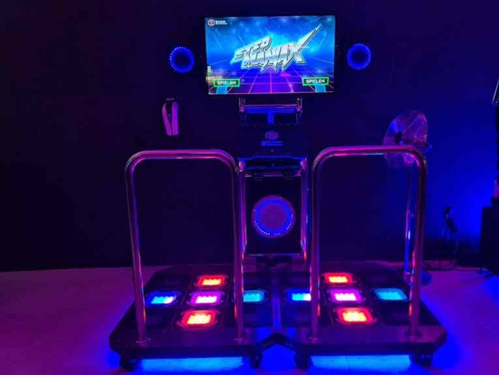 Eine Tanzmaschine mit einem Zwei-Spieler-Modus