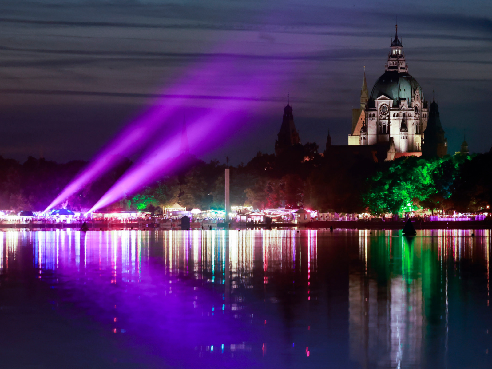 Stimmungsvolles Bild vom Maschseefest 2026 in Hannover - das größte Seefest Deutschlands.