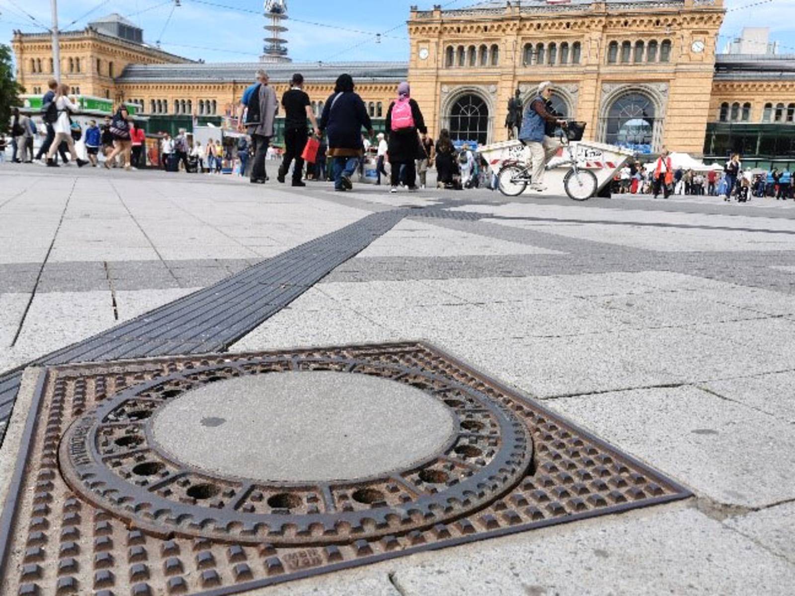 Musikgully am Rande des Ernst-August-Platzes