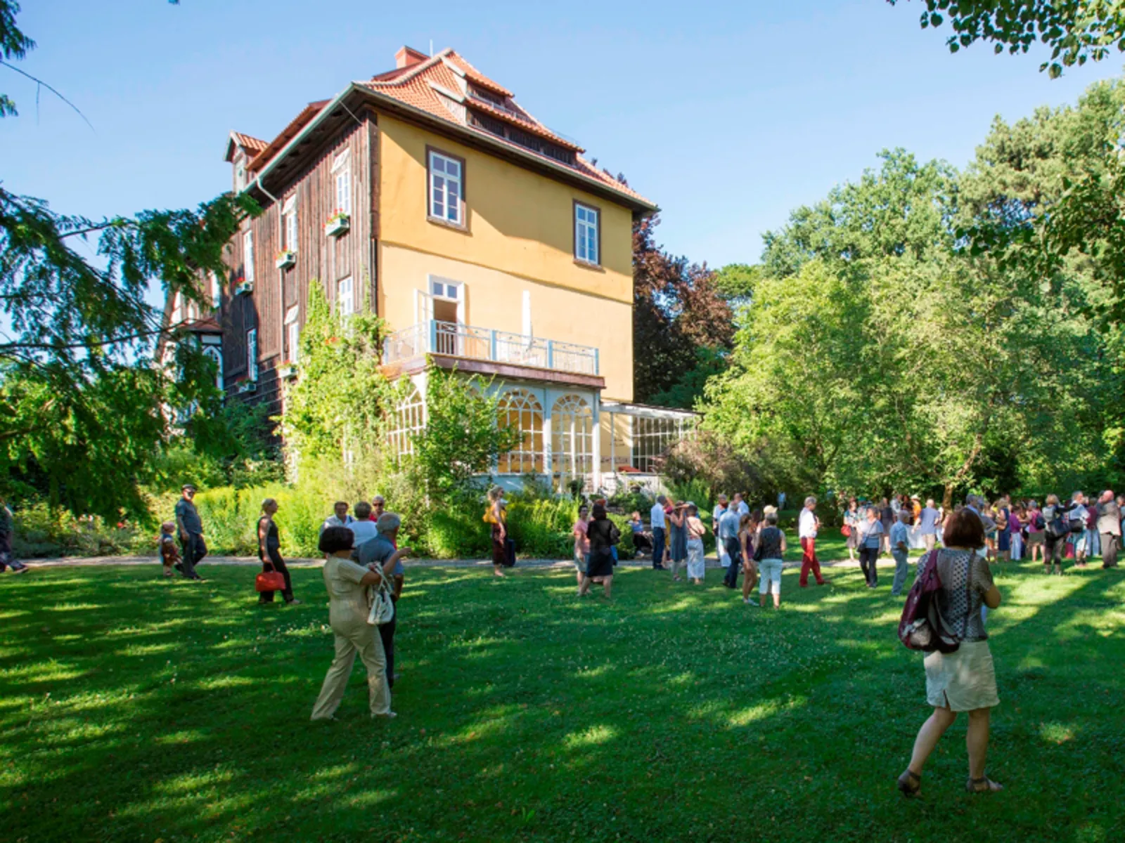Edelhof Ricklingen 莊園的花園和建築物