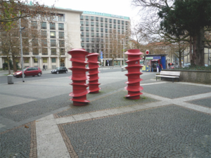 Drehbare Schrauben (1971 von HAWOLI - Hans-Wolfgang Lingemann, niedersächsischer Maler und Bildhauer)