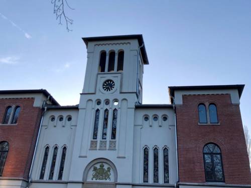 Arta apei din Herrenhausen, privită din față