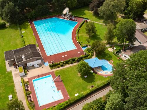 Luftbild eines Freibades