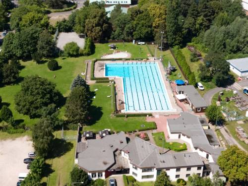 Luftbild eines Freibades