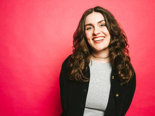 Die Stand-up-Comedienne Anna Bartling