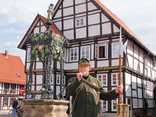 The night watchman in front of Peter's house