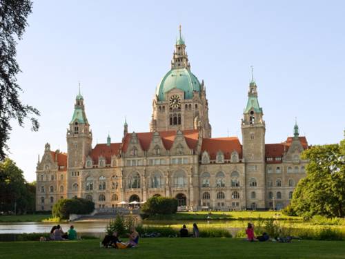 Nieuw stadhuis met Maschsteich vijver