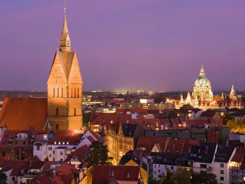 Blick über die Altstadt und das Neue Rathaus