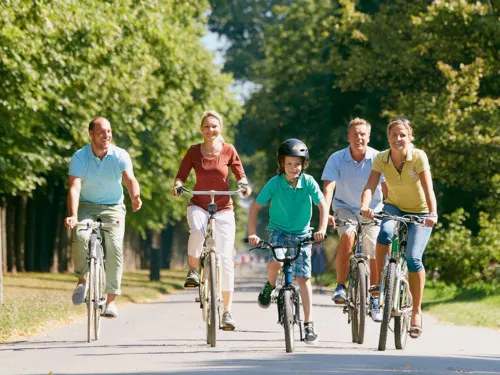 Mensen fietsen