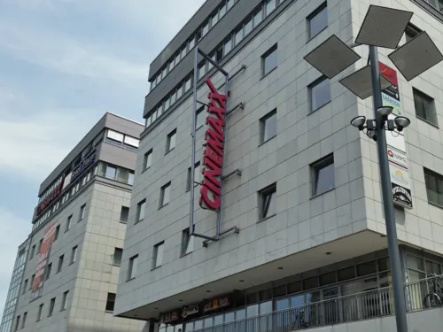 Blick auf den Raschplatz mit dem Cinemaxx im Hintergrund.