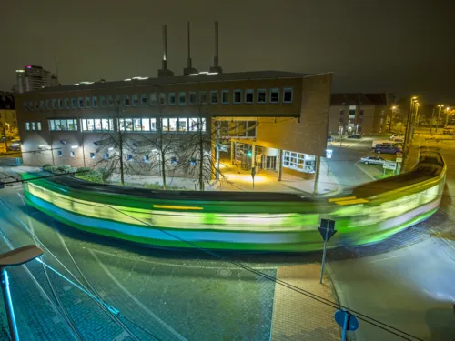 Straßenbahn bei Nacht