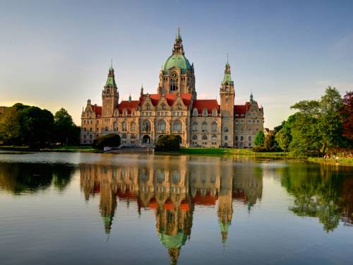 Rathaus in der Abendsonne. 