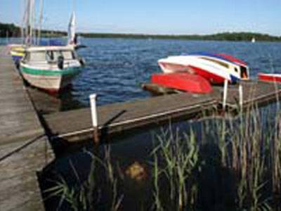 Altwarmbüchener See mit Booten