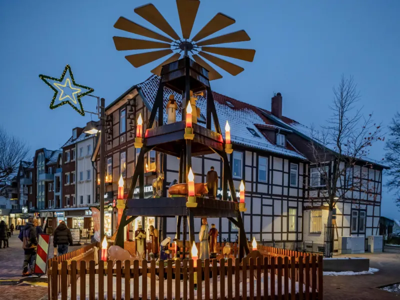 Kerstpiramide op de kerstmarkt van Barsinghausen