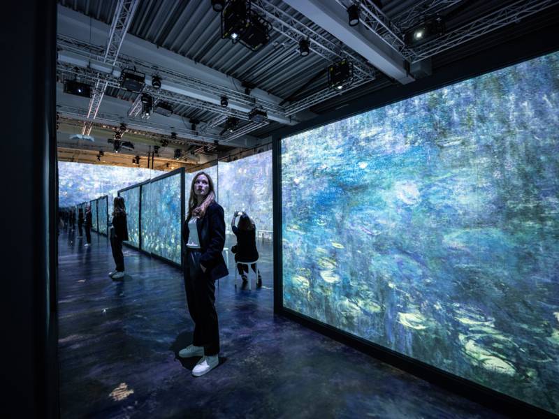 Die Monets Garten Ausstellung bietet eine interaktive Multimedia-Erlebnisreise.