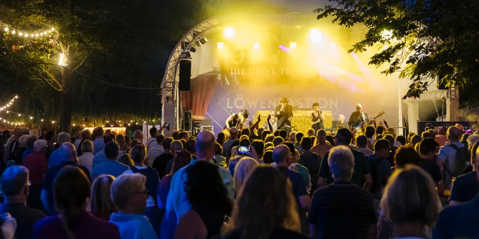 Stimmungsvolles Bild vom Maschseefest 2026 in Hannover - das größte Seefest Deutschlands.