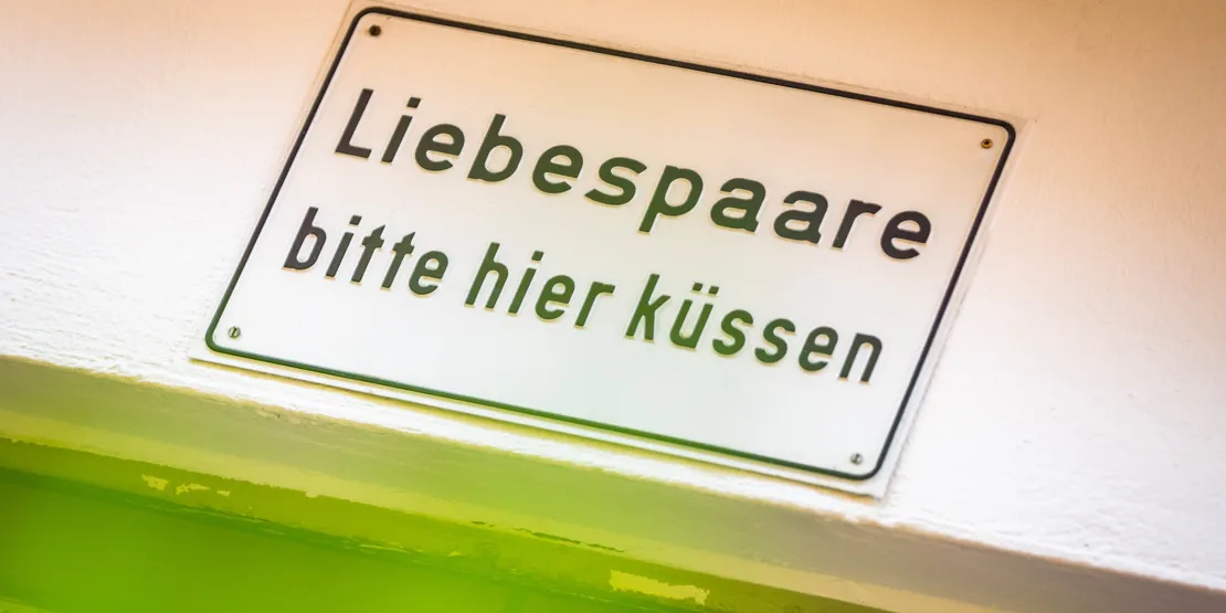 Graffiti: Liebespaare bitte hier küssen