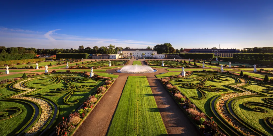 Herrenhausen Sarayı ile geniş bahçe