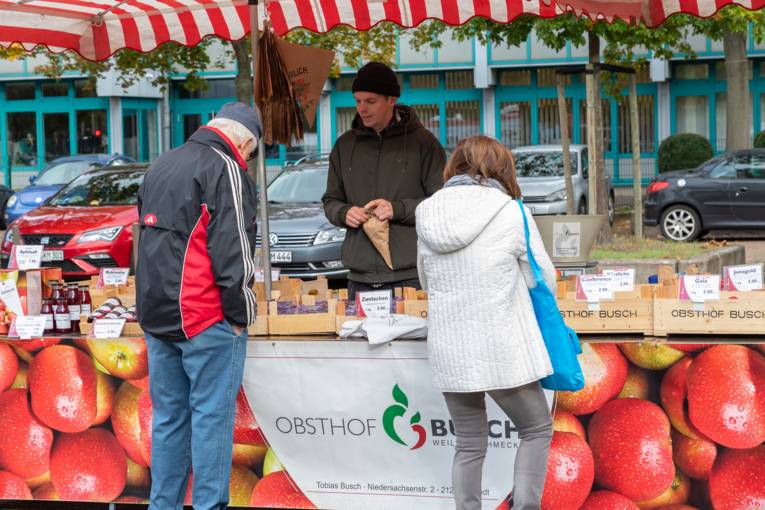 Ein Stand auf dem Wochenmarkt Ricklingen.