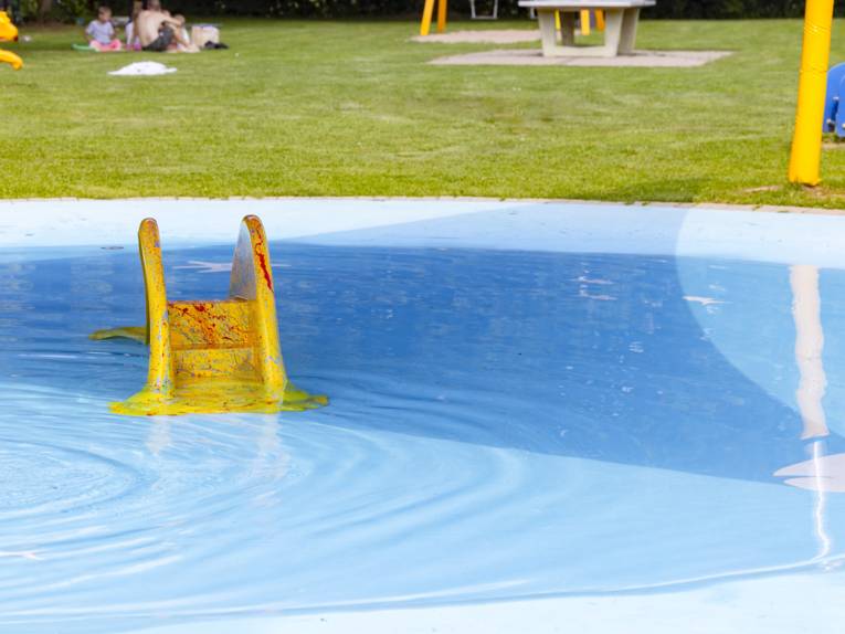 Minirutsche f&uuml;r die Kleinsten im sehr flachen Kleinkindbecken