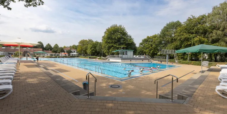 Schwimmbecken