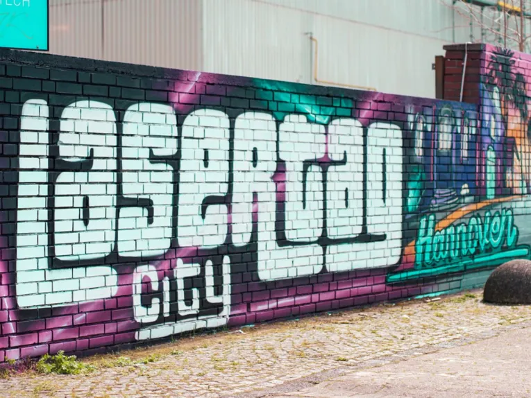 En graffitimalning på väggen vid Lasertag City Hannover