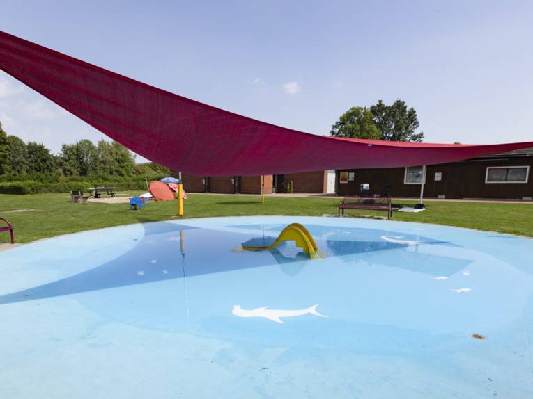 Kleinkindbecken mit Minirutsche und Sonnensegel