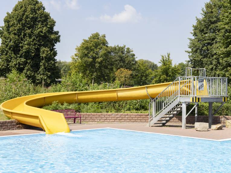 Geschwungene Rutsche