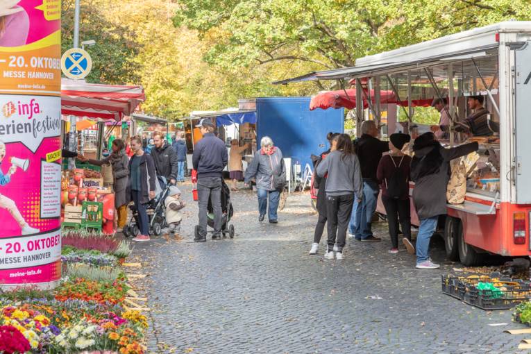 Impressionen vom Wochenmarkt Pfarrlandplatz