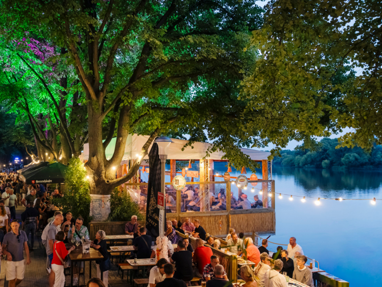 Et stemningsfullt bilde fra Maschseefest 2026 i Hannover – Tysklands største sjøfest.