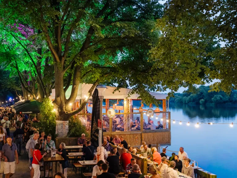 An atmospheric photo from the 2026 Maschsee Festival in Hanover—Germany's largest lake festival.