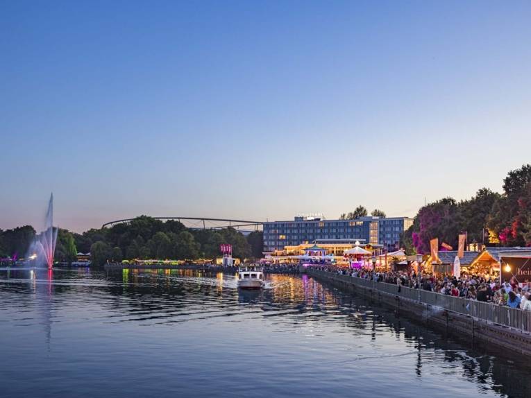 Blick auf das westliche Nordufer am Abend