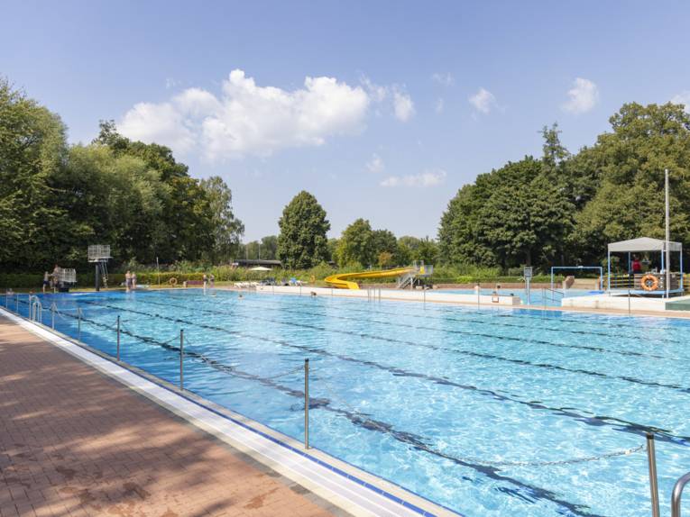 Sechsbahniges Schwimmerbecken