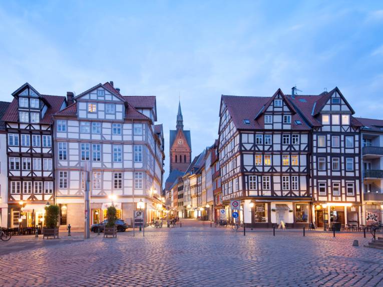 Blick in die abendlich beleuchtete Altstadt