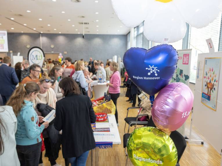 Reges Treiben bei einer Veranstaltung.