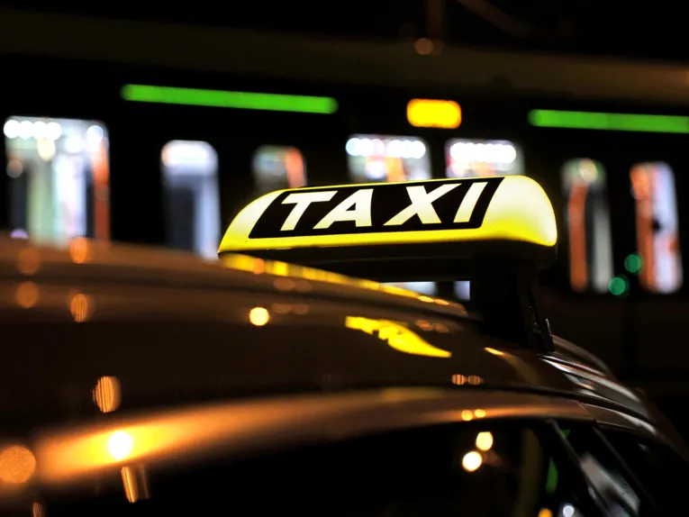 En taxi om natten.