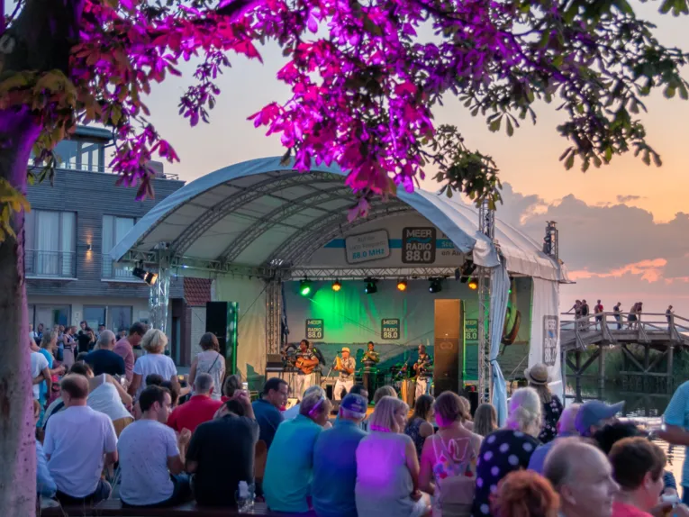 Stimmungsvolles Programm auf der Seebühne
