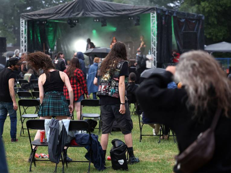 Bands musikalisch unterschiedlicher Genres oder Stilrichtungen spielten bis spät in die Nacht auf der Fête de la Musique 2021.