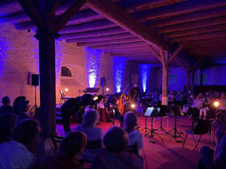 Konzert im Schafstall von Gut Bennigsen