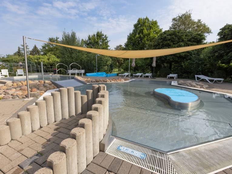 Kleinkindbecken mit Sonnensegel