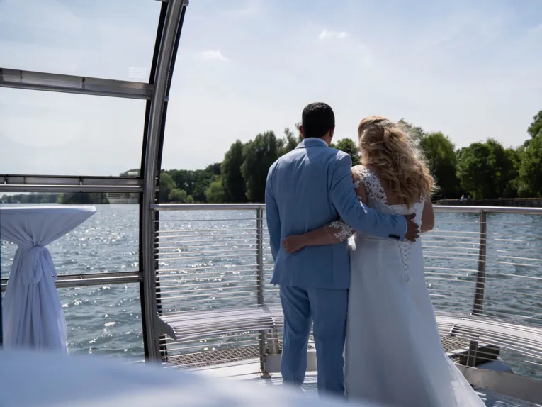 Łódź słoneczna na jeziorze Maschsee