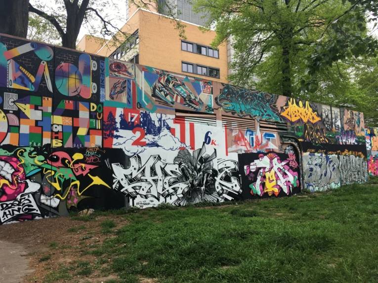 Muur bij de Ihmehall
