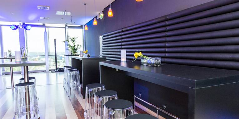 Sky Bar, kust avaneb suurepärane vaade Expo- ja messikeskuse alale