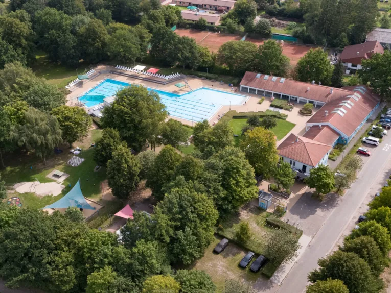 Luftbild des Freibades Großburgwedel