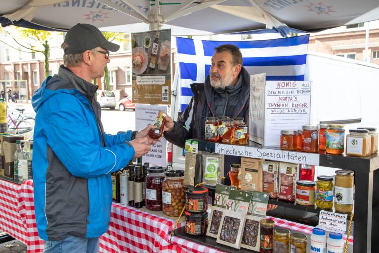 Ein Stand auf dem Wochenmarkt Jahnplatz.