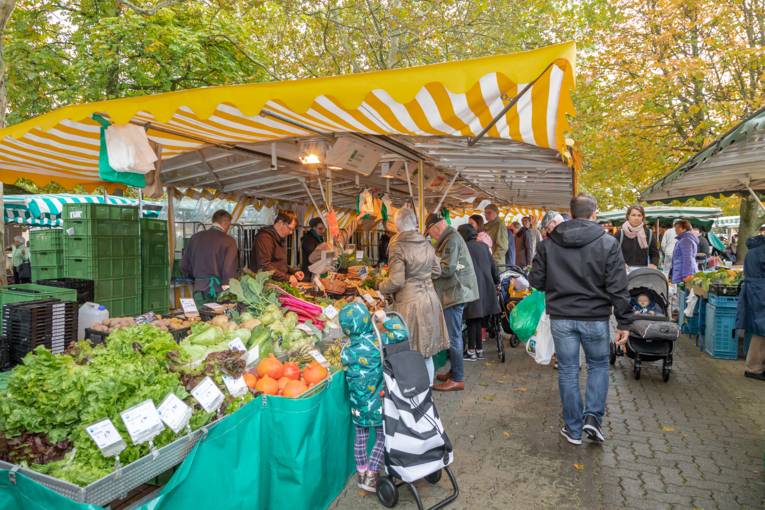 Ein Stand auf dem dem Wochenmarkt Stephansplatz.